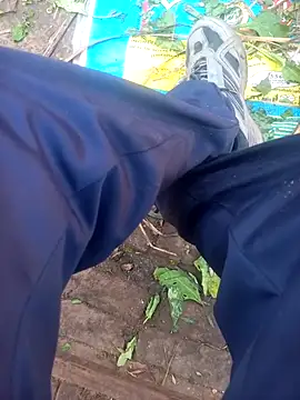 Snapshot of FinableKnee chatting on November 28, 3:09 am FinableKnee online show from November 28, 3:09 am