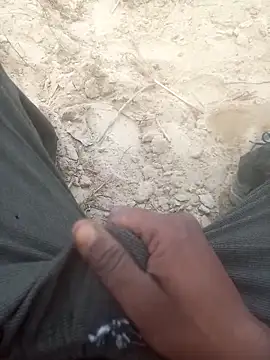 Snapshot of FinableKnee chatting on December 14, 9:58 am FinableKnee online show from December 14, 9:58 am