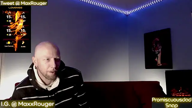 Snapshot of MaxRouger chatting on December 22, 8:05 am MaxRouger online show from December 22, 8:05 am