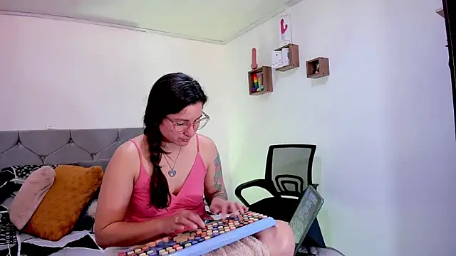 vanessabrown  online show from October 2, 5:09 pm