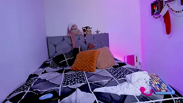 vanessabrown  online show from December 20, 1:51 pm