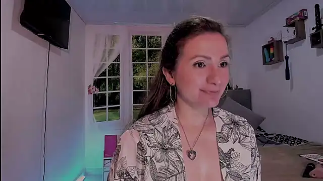 Snapshot of vanessabrown_ chatting on April 6, 2:29 pm vanessabrown online show from April 6, 2:29 pm