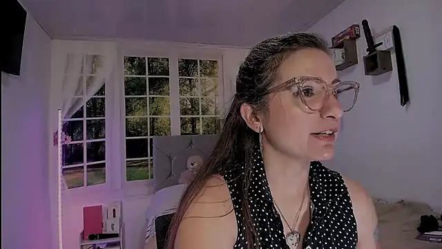 Snapshot of vanessabrown_ chatting on April 13, 3:39 pm vanessabrown online show from April 13, 3:39 pm