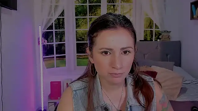 Snapshot of vanessabrown_ chatting on April 29, 4:44 pm vanessabrown online show from April 29, 4:44 pm