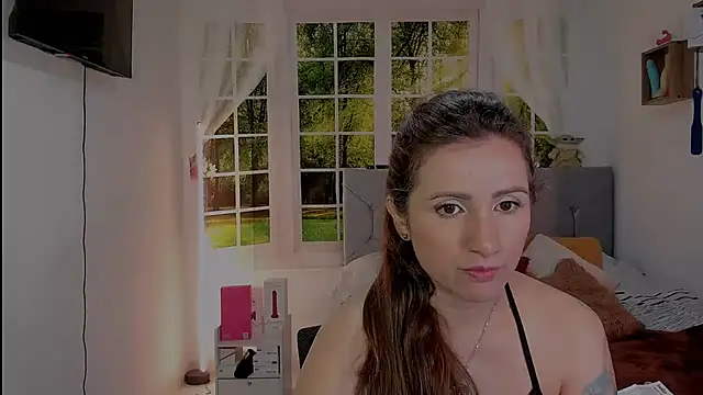 Snapshot of vanessabrown_ chatting on May 2, 1:27 pm vanessabrown online show from May 2, 1:27 pm