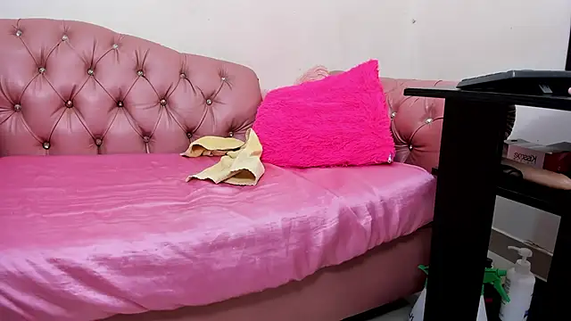 Mature Skinny online show from December 27, 3:48 pm