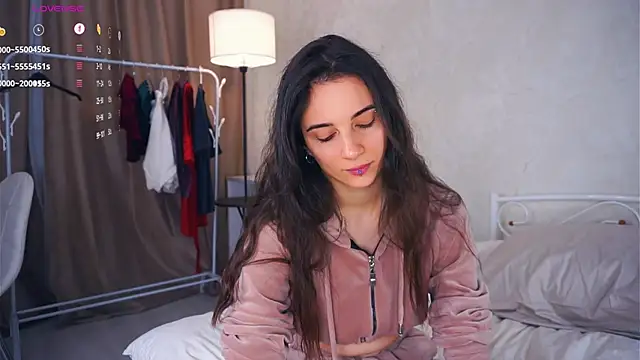 Holla Molly online show from March 6, 6:41 am