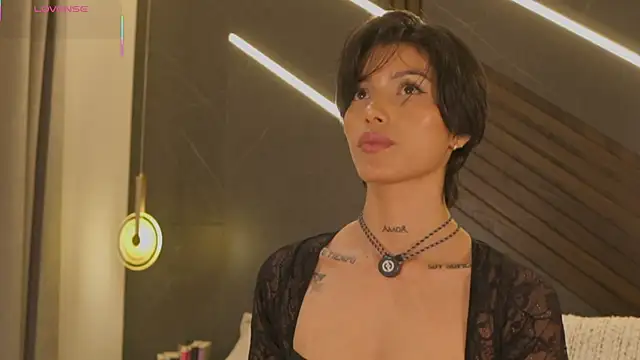 Snapshot of evamoretti chatting on April 15, 11:38 pm evamoretti online show from April 15, 11:38 pm