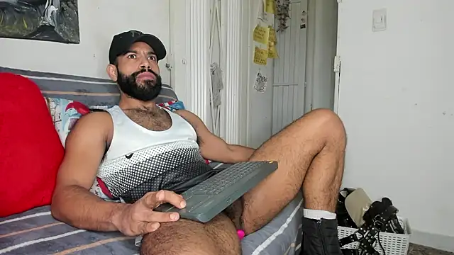 sweatyhairypig23 online show from January 16, 12:20 pm