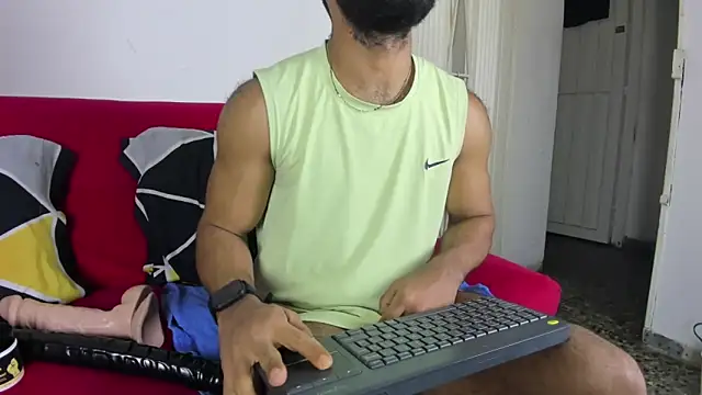 Snapshot of sweatyhairypig23 chatting on March 12, 12:06 am sweatyhairypig23 online show from March 12, 12:06 am