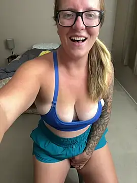 Lizzyloo online show from July 9, 5:50 pm