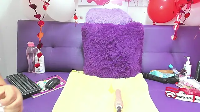 Cloe 35 online show from February 12, 9:43 pm