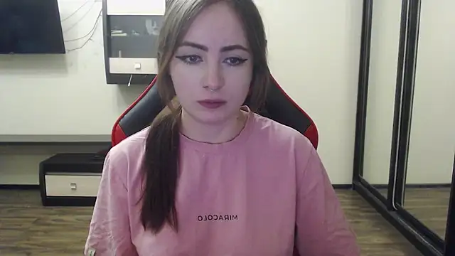 Laralianna online show from December 25, 1:30 pm