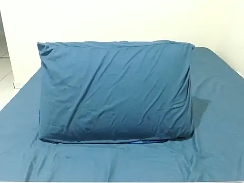 Snapshot of vaholiver chatting on March 26, 10:04 pm vaholiver online show from March 26, 10:04 pm