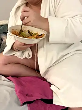 sweeti Em online show from December 22, 7:00 pm