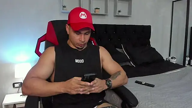 tyler hank01 online show from November 2, 10:45 pm