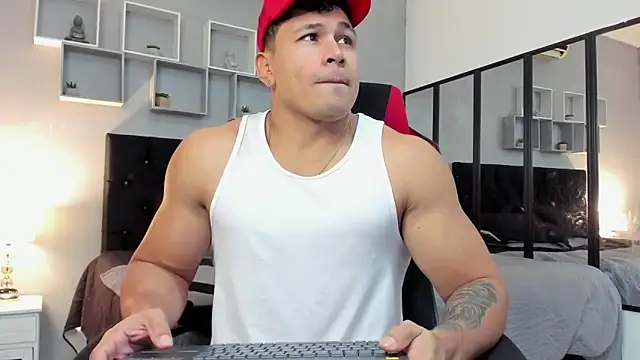 tyler hank01 online show from December 17, 8:48 pm