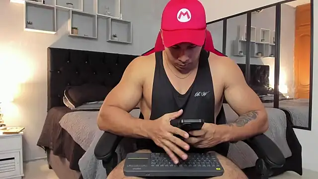 tyler hank01 online show from December 20, 9:33 pm