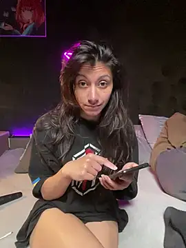 Snapshot of Kiscsillagg chatting on April 5, 6:16 pm Kiscsillagg online show from April 5, 6:16 pm