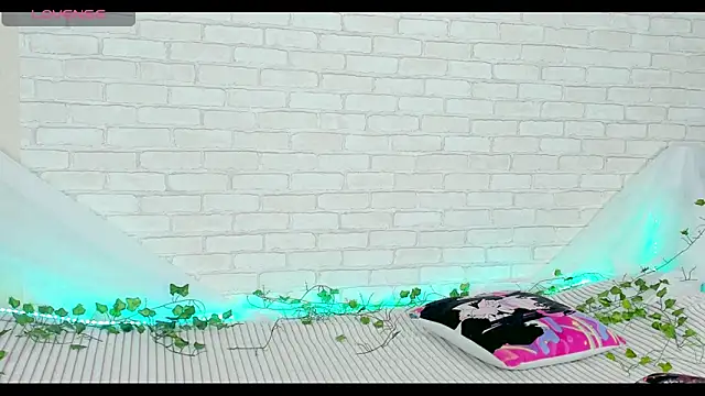 Snapshot of LinaKenny chatting on March 20, 5:18 pm LinaKenny online show from March 20, 5:18 pm