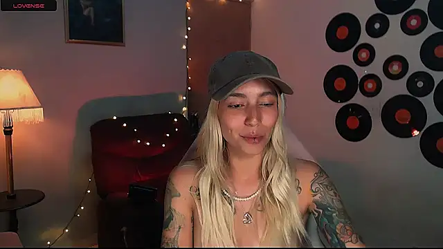 Saucy Jenn online show from February 22, 6:06 am
