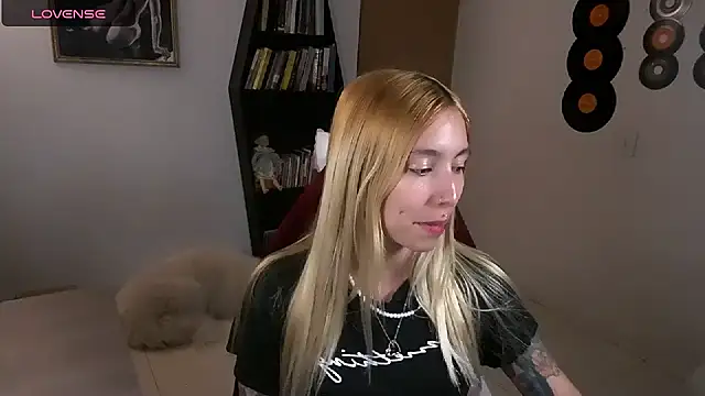 Snapshot of Saucy_Jenn chatting on October 4, 2:31 am Saucy Jenn online show from October 4, 2:31 am