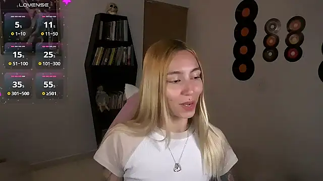 Snapshot of Saucy_Jenn chatting on October 12, 9:36 pm Saucy Jenn online show from October 12, 9:36 pm