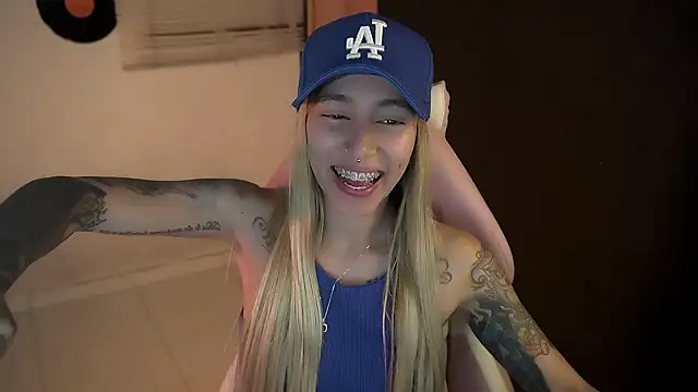 Snapshot of Saucy_Jenn chatting on July 31, 4:23 am Saucy Jenn online show from July 31, 4:23 am