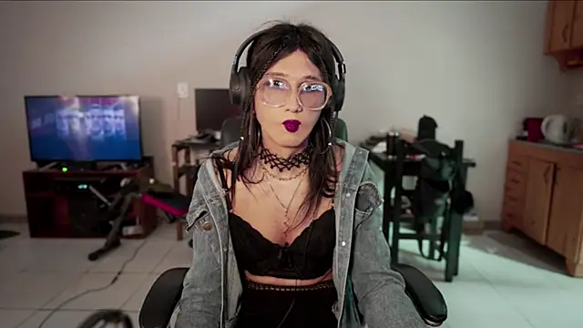 Snapshot of brenda_nataliaok chatting on January 29, 4:15 am brenda nataliaok online show from January 29, 4:15 am