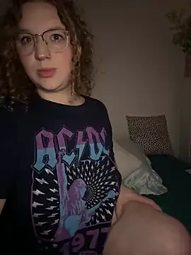 EmmieRae online show from October 17, 3:31 am