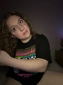 EmmieRae online show from March 19, 2:37 am