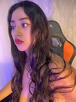 Snapshot of Valentinne_z chatting on February 14, 8:22 am Valentinne z online show from February 14, 8:22 am