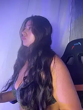 Snapshot of Valentinne_z chatting on February 17, 5:48 am Valentinne z online show from February 17, 5:48 am