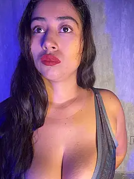 Snapshot of Valentinne_z chatting on March 1, 10:50 am Valentinne z online show from March 1, 10:50 am