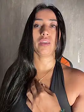 Snapshot of Valentinne_z chatting on March 22, 6:33 pm Valentinne z online show from March 22, 6:33 pm