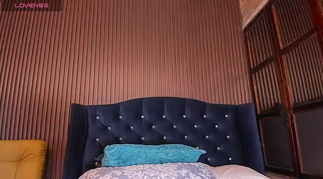 Snapshot of JuliaDawson_ chatting on February 10, 5:03 am JuliaDawson  online show from February 10, 5:03 am