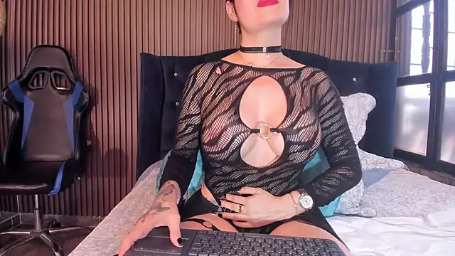 Snapshot of JuliaDawson_ chatting on October 8, 7:33 pm JuliaDawson  online show from October 8, 7:33 pm