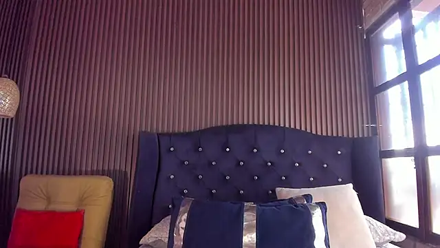 JuliaDawson  online show from July 27, 9:22 pm