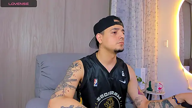 alejandro calderon1 online show from September 24, 12:25 am