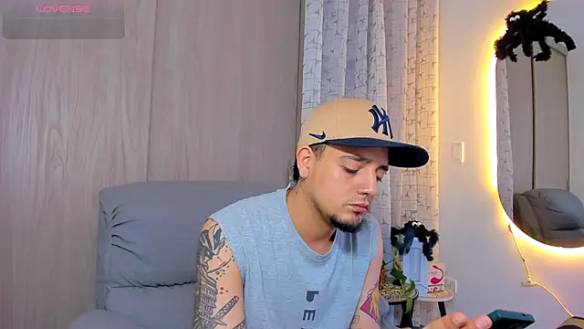 alejandro calderon1 online show from October 22, 3:29 am