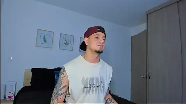 alejandro calderon1 online show from December 17, 3:56 am