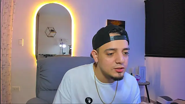 alejandro calderon1 online show from February 17, 4:09 am