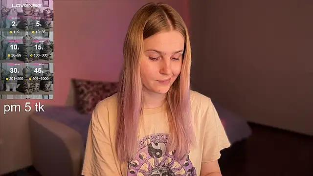 Chanel Gill online show from January 30, 10:19 am