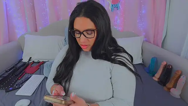 MeghanXO online show from December 13, 2:43 am