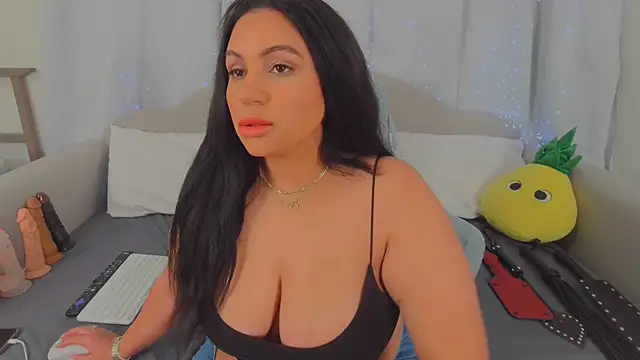 Snapshot of MeghanXO chatting on February 12, 2:23 pm MeghanXO online show from February 12, 2:23 pm