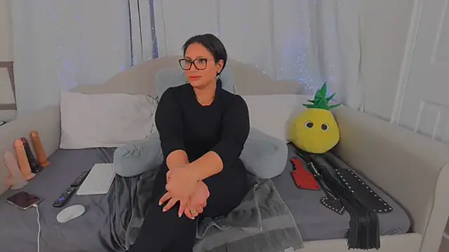 Snapshot of MeghanXO chatting on February 17, 9:54 pm MeghanXO online show from February 17, 9:54 pm