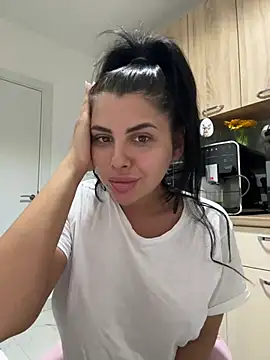 Snapshot of Scarlett-Dream chatting on May 18, 5:02 am Scarlett-Dream online show from May 18, 5:02 am