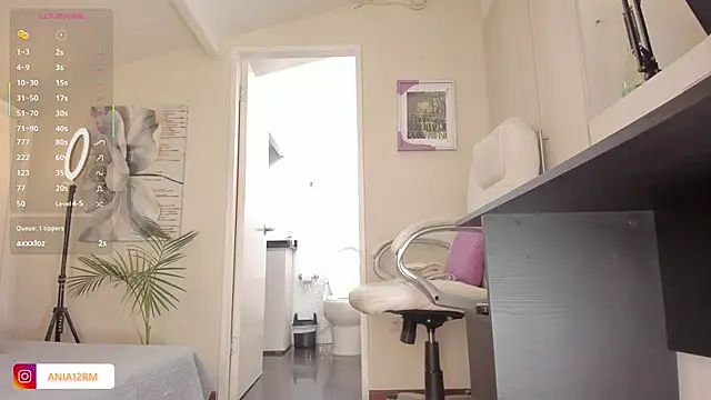 Snapshot of catalinasaiz chatting on October 13, 2:06 pm catalinasaiz online show from October 13, 2:06 pm