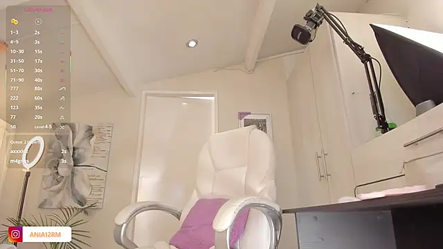 Snapshot of catalinasaiz chatting on October 19, 1:56 pm catalinasaiz online show from October 19, 1:56 pm