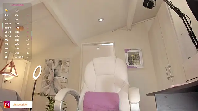 Snapshot of catalinasaiz chatting on November 2, 2:19 pm catalinasaiz online show from November 2, 2:19 pm